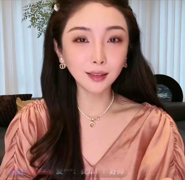 买精子生、痛恨男人、生下混血三胞胎的山东富婆曝光，现状如何？