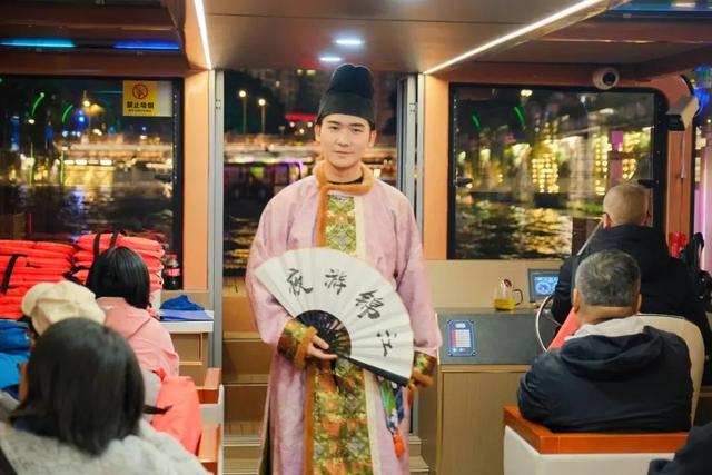 来锦江闹元宵，就这样玩儿→