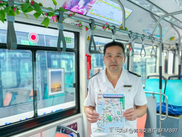 邂逅青岛晨曦之美！“晨光巴士”载着手绘景点地图亮相