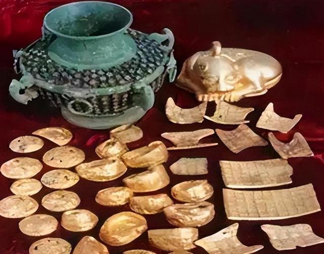 82年老农上交40斤黄金，上交后才发现，装黄金的罐子才是无价之宝