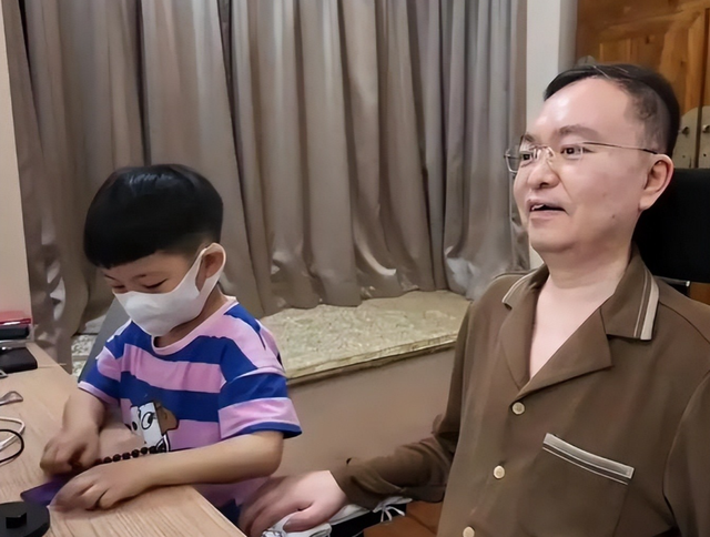 世道不公！蔡磊妻子不再隐瞒，自曝真实处境，6岁儿子成"牺牲品"