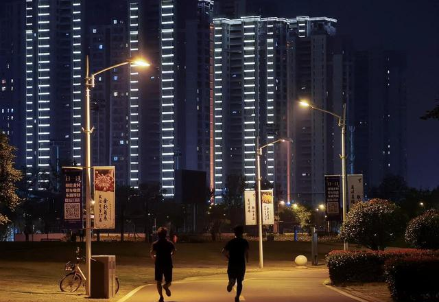 晚饭后跑步有讲究，不是越早越好，等够时间再跑更健康
