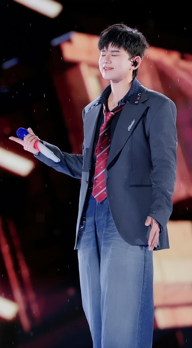 央媒发文，高调官宣42岁张杰喜讯	，全网恭喜，终于等到这一天