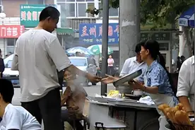 强者从不纠缠，直接买单离场图片