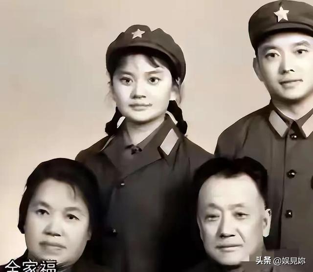 事实证明，被传卖掉上亿豪宅移民美国的王刚，已经走上另一条大道