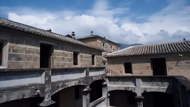 盛极一时的云南古镇，少有人知，美食美景物价低