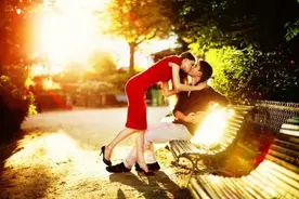 亲亲小百科：接吻的魔法，男女间的冷知识让你惊喜连连！图片