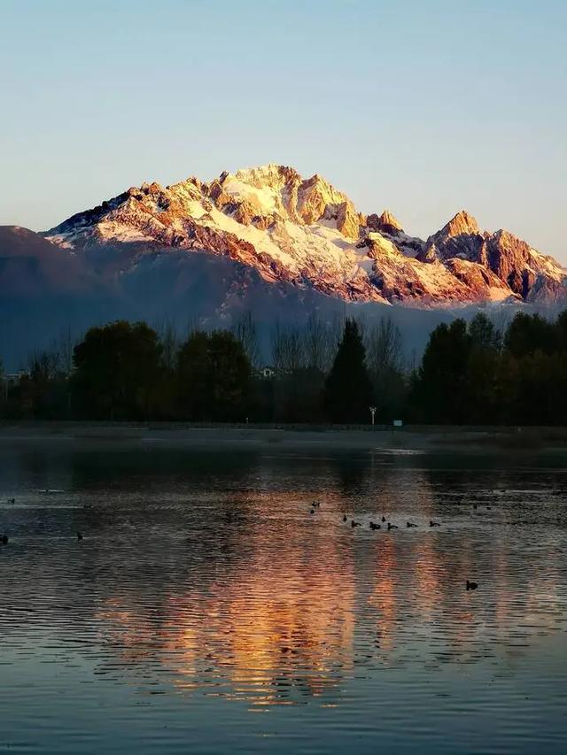 【视界】雪巅染金：丽江冬日的第一封邀约