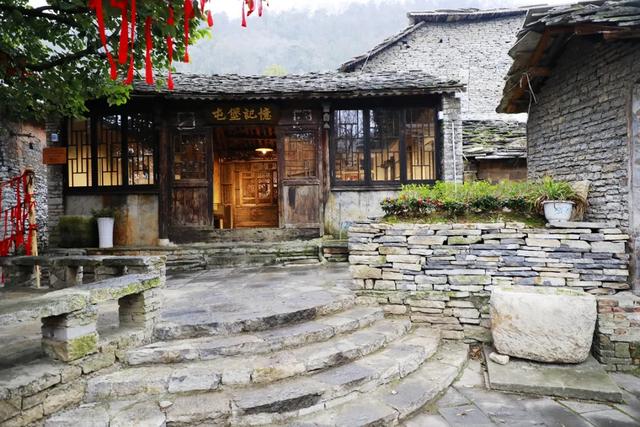 贵州：畅游安顺风光，感受黔中民俗！