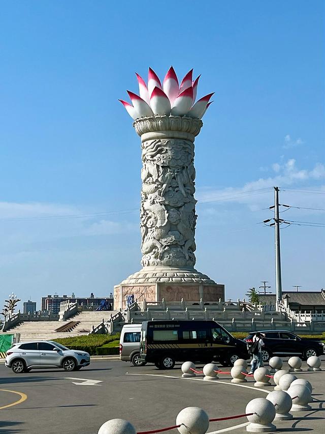 华山脚下（华阴市一河两岸生态廊道）