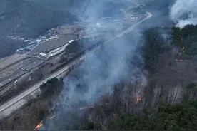 韩国义城郡部分地区山火发生复燃图片