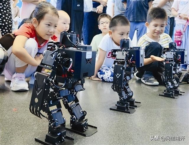 “阅见科普，智启津彩” 在图书馆体验一场科技盛宴