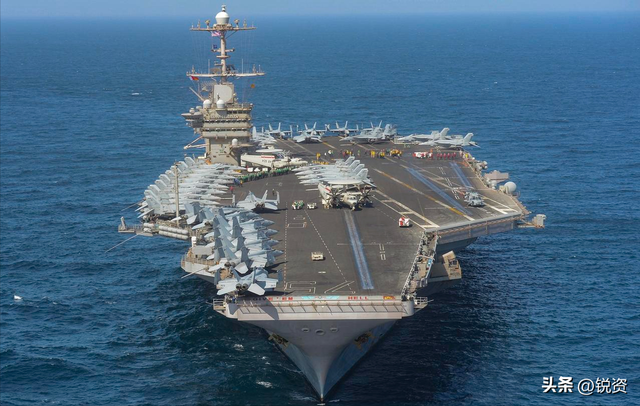 美国战机引起热议！航母暴露致命短板，中国总结经验转化成果