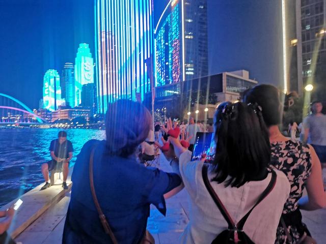 津夜新名片，“灯光秀”点亮跨城夜生活！