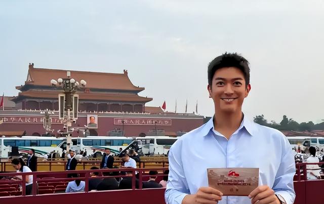 被央视怒批、德不配位，脑袋空空，难怪阅兵从不邀请“流量”明星
