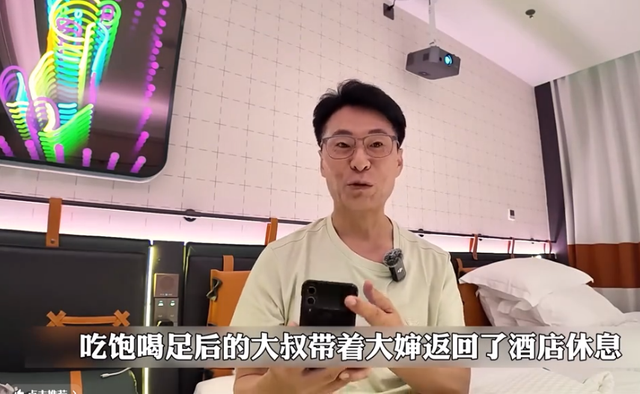 韩国厅长带老婆游中国，坐车差点和司机干起来，只因18块钱打车费