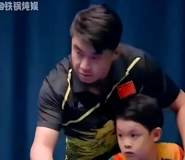王皓小儿子参加市乒乓球比赛，连续扣杀火力全开，偶像是王楚钦