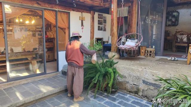 退休后，她在昆明大墨雨村当“推荐官”~