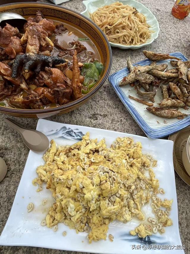 炎炎夏日去泰山西麓曹家庄后山里的隐佛崖打泉水吃炖鸡