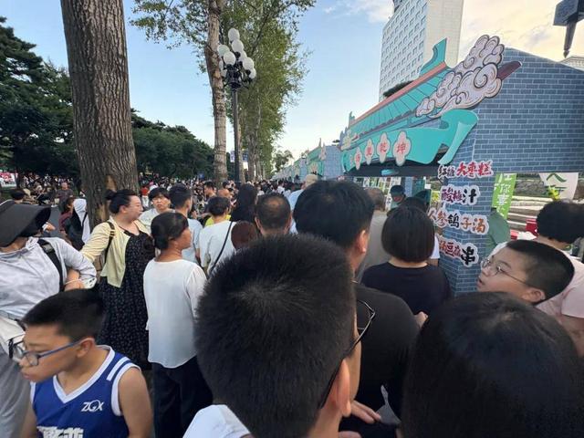 新民大街太火爆了！长春很多人都去了！今天咱也必须去！