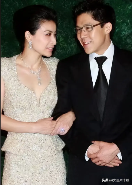 摊牌了！结婚13年	，郭晶晶再次迎来喜讯，原来霍震霆当年没说错