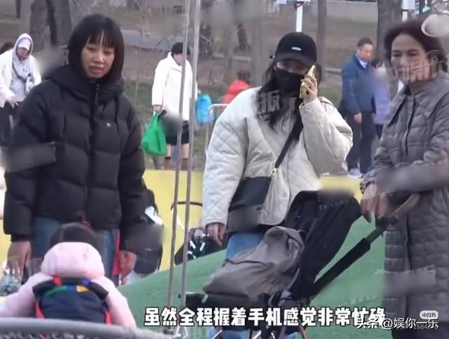 王鸥晒美照	，坐实已嫁何九华！两手托着苹果，婚戒戴在中指超晃眼