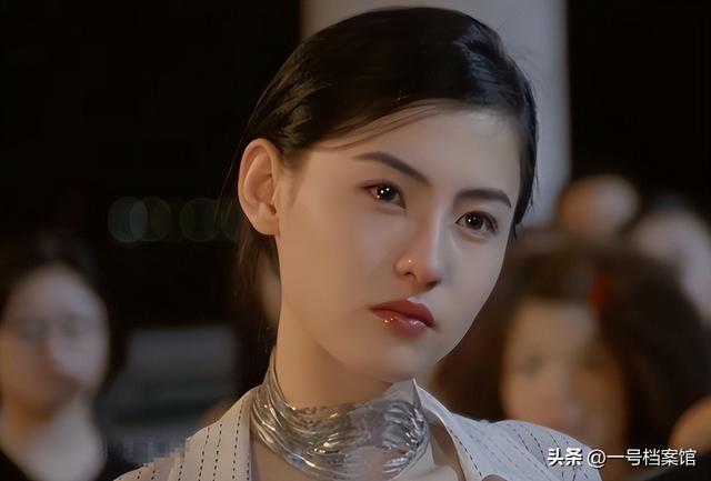 外表是仙女，私下是“老烟鬼”的几位女星，刘亦菲太令人意外了