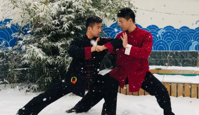 几十年练武才懂：聊聊内家拳“抬手忘肩”的奥妙，初学必看！