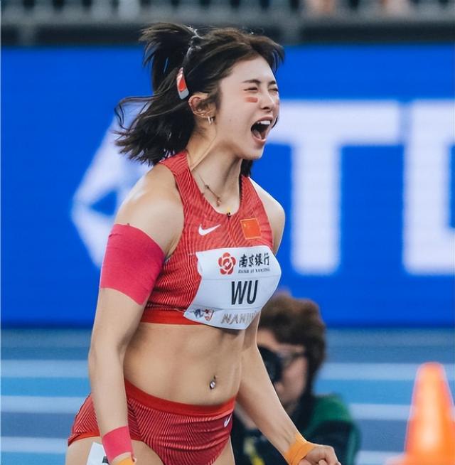 体坛格局要变？吴艳妮创造历史，里子面子都赢了，走上谷爱凌老路