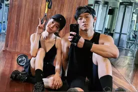 钟楚曦和侯雯元晒出合照官宣恋情图片