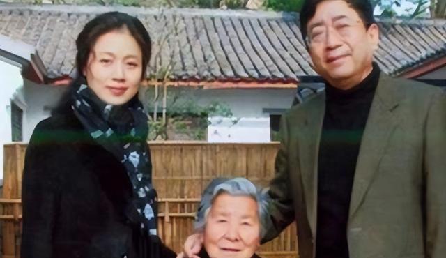 面相变了，老少恋的“残酷”，在63岁的马兰身上体现的淋漓尽致