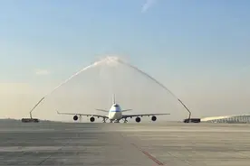 “双货航”领飞“空中丝路” 郑州机场年货邮吞吐量突破80万吨 刷新通航以来最高纪录图片