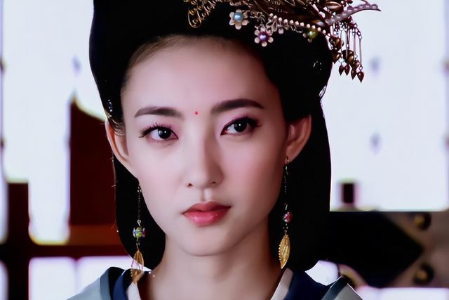 从一线明星	，沦落到拍短剧，这5位演员走到今天这步，怪不了别人