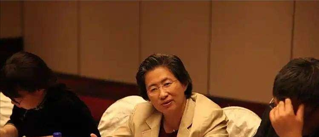 顶着骂名给中国送技术，年薪超4亿的她，为何敢和美国对着干！