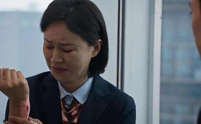 房子斌一家游大理，杨雨婷脸肿馒化严重，18岁女儿大学曝光太优秀