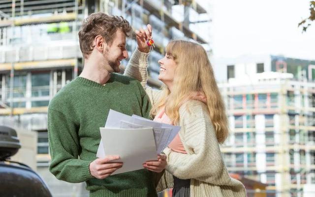 两性关系：男人要知道！女人无论多大年龄	，都喜欢身边有个人陪着