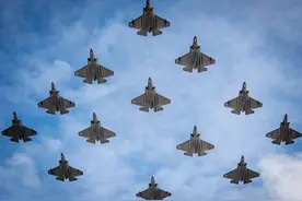 美航母闯南海，新年在即给中国上眼药？日本：解放军舰队现身西太图片