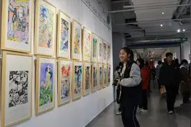 武汉二中“视界融合—艺趣展”开展图片