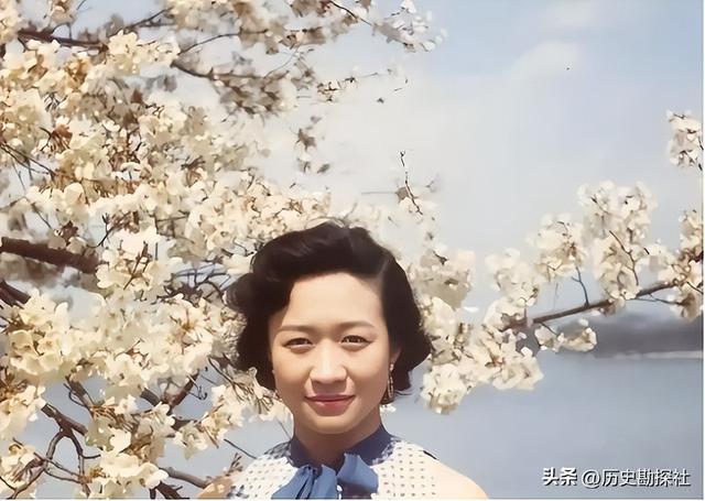 杨振宁发妻杜致礼有多美？1949年在美国的留影，22岁的她气质不凡