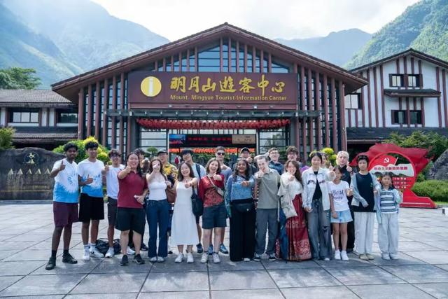 暑期文旅“冰火两重天”，明月山凭啥逆势爆火？