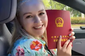 2024年上半年热度比较高的6对中外夫妻，娜塔莎一家最火！图片
