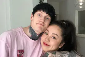 河南郑州姑娘爱上英国花臂男友，两人相恋6年，连生3胎混血小公主图片