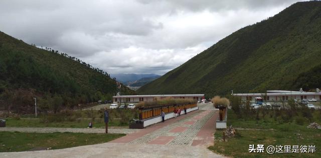 四元公交赏石卡雪山沿途风景