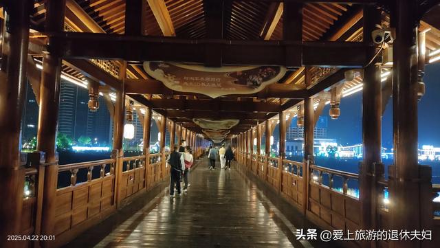 出游第6站-衡阳:东洲岛、石鼓书院、保卫里。阴雨天,游了个寂寞