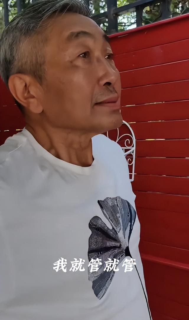 别作了！杜源住别墅开40万车，徒手洗车闪伤腰，只为省20块洗车钱