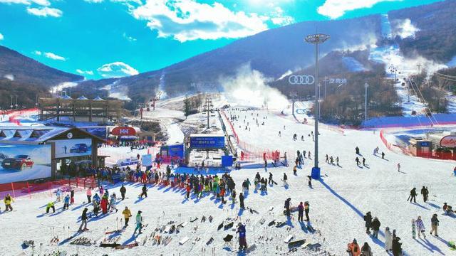 北大湖新雪季迎客，冰雪旅游持续升温