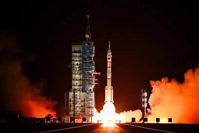 从毕业生到火箭指挥，周永刚“白加黑”拼出32次成功