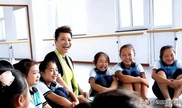 不要人夸颜色好，只留清气满乾坤，记梅花奖获得者小香玉