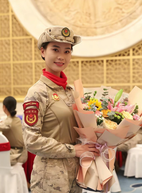女民兵李思颖阅兵结束后，收到一封通知书，知情人曝去向引热议