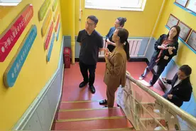 让爱点亮星空——皇姑区黄河街道办事处携手爱心企业走进沈阳小海龟特殊儿童教育机构开展“庆六一”活动图片